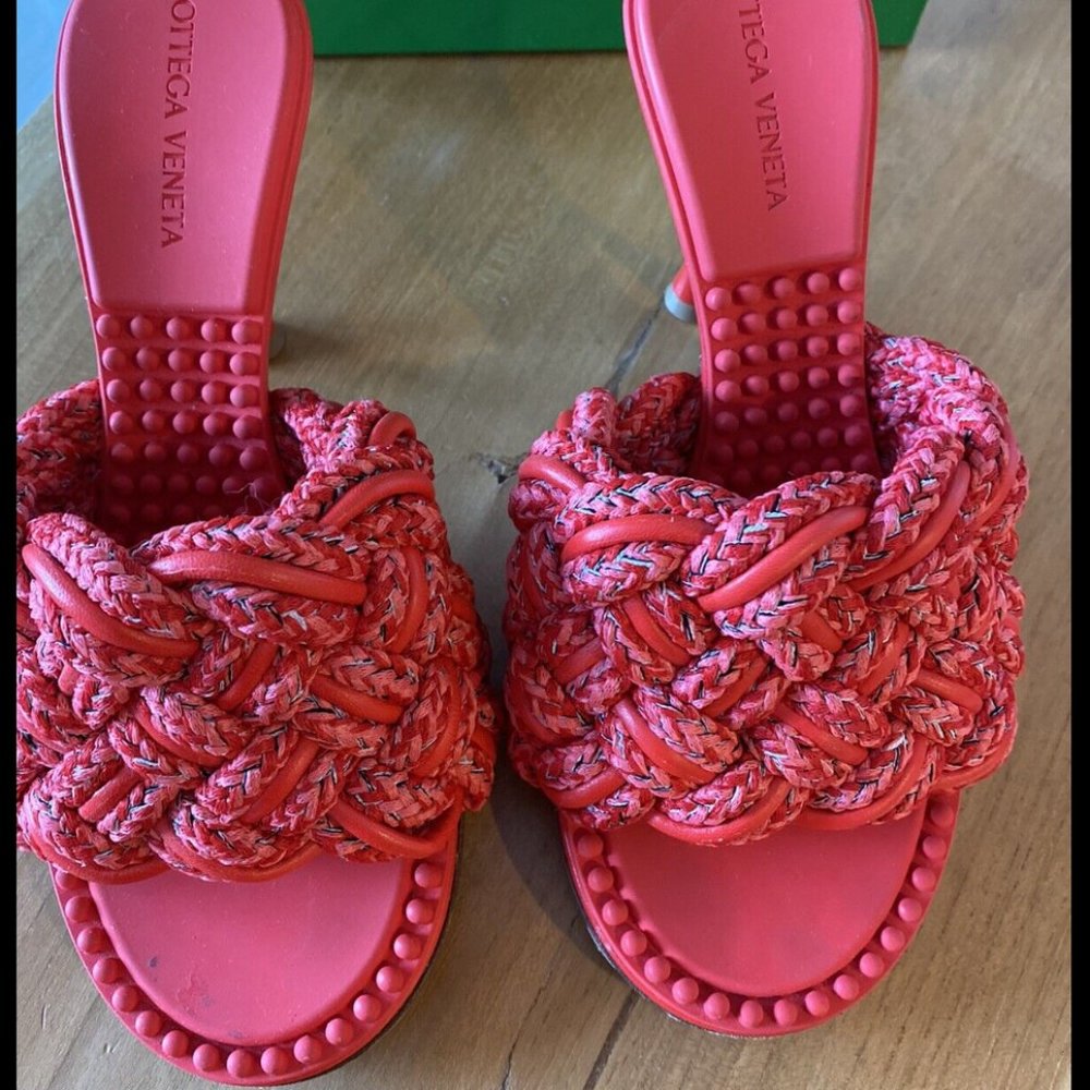 Bottega Veneta Red Bubble Weave Dot Sandals Mules Size 38.5, Worn once